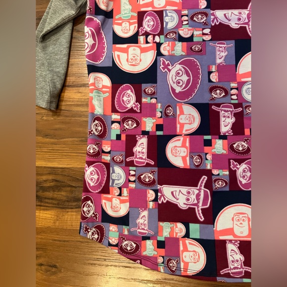 LuLaRoe M Disney Randy Raglan Tee medium Purple Buzz Jesse Woody Toy Story - Picture 3 of 3